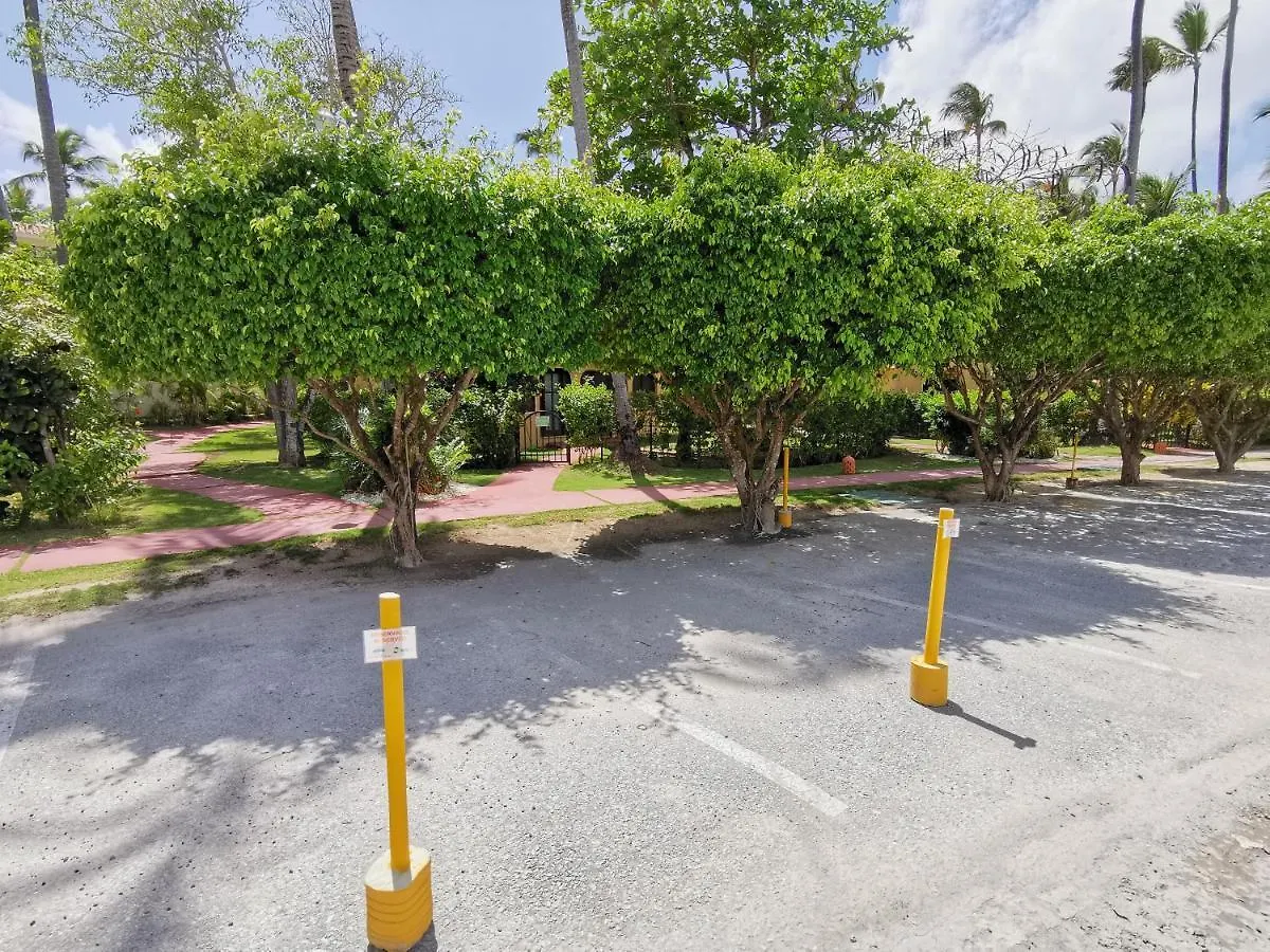 Beach Villa With Bbq & Wifi Access To Swimming Pool - Playa Los Corales Punta Cana